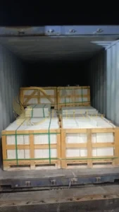 This image serves as a visual guide for selecting the right materials for the climate.