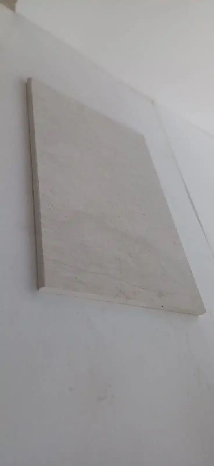 Natural flagstone suppliers Arizona cuts displayed-img1 A sample of a natural flagstone cut from Arizona suppliers.-img1