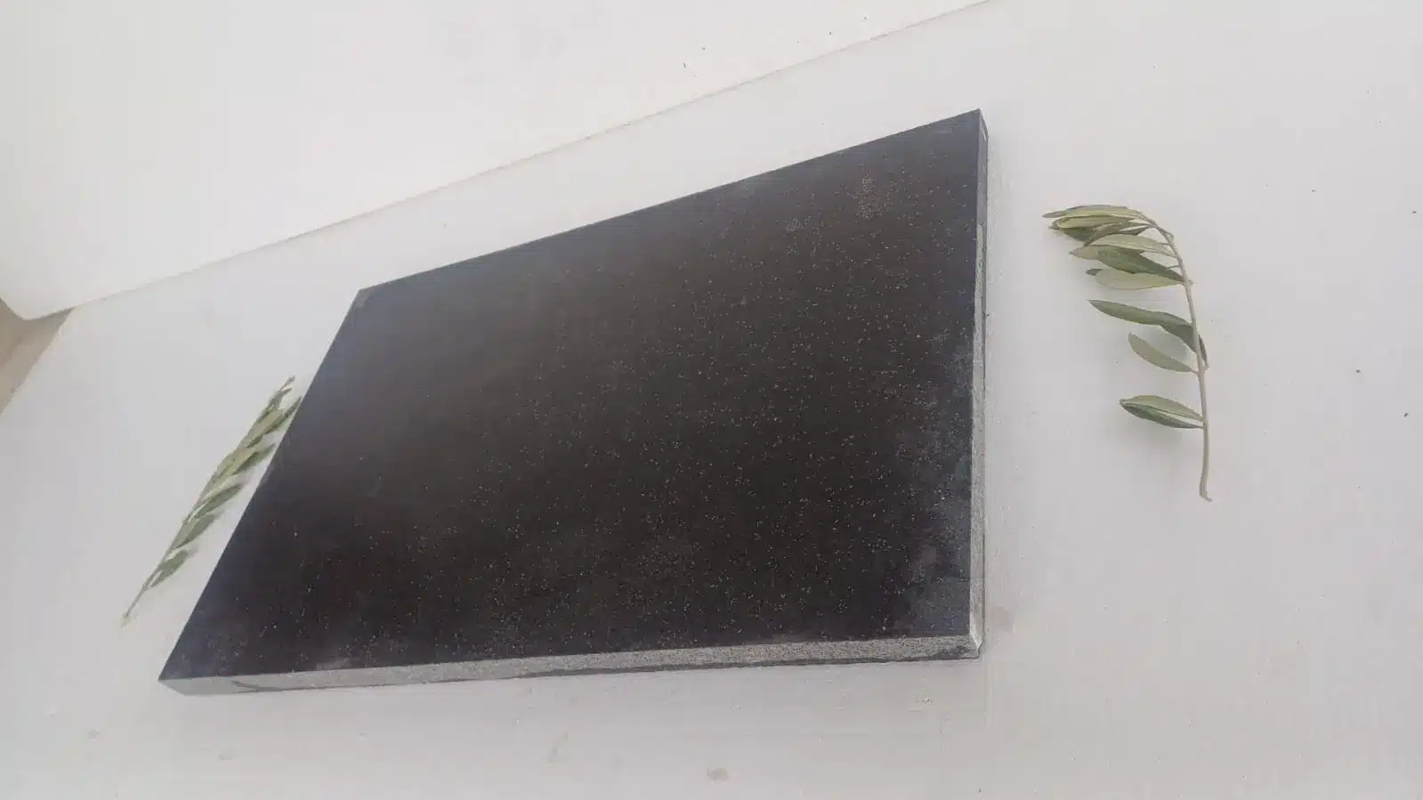 Black stone featured in stone yards Arizona reviews ratings.-img2